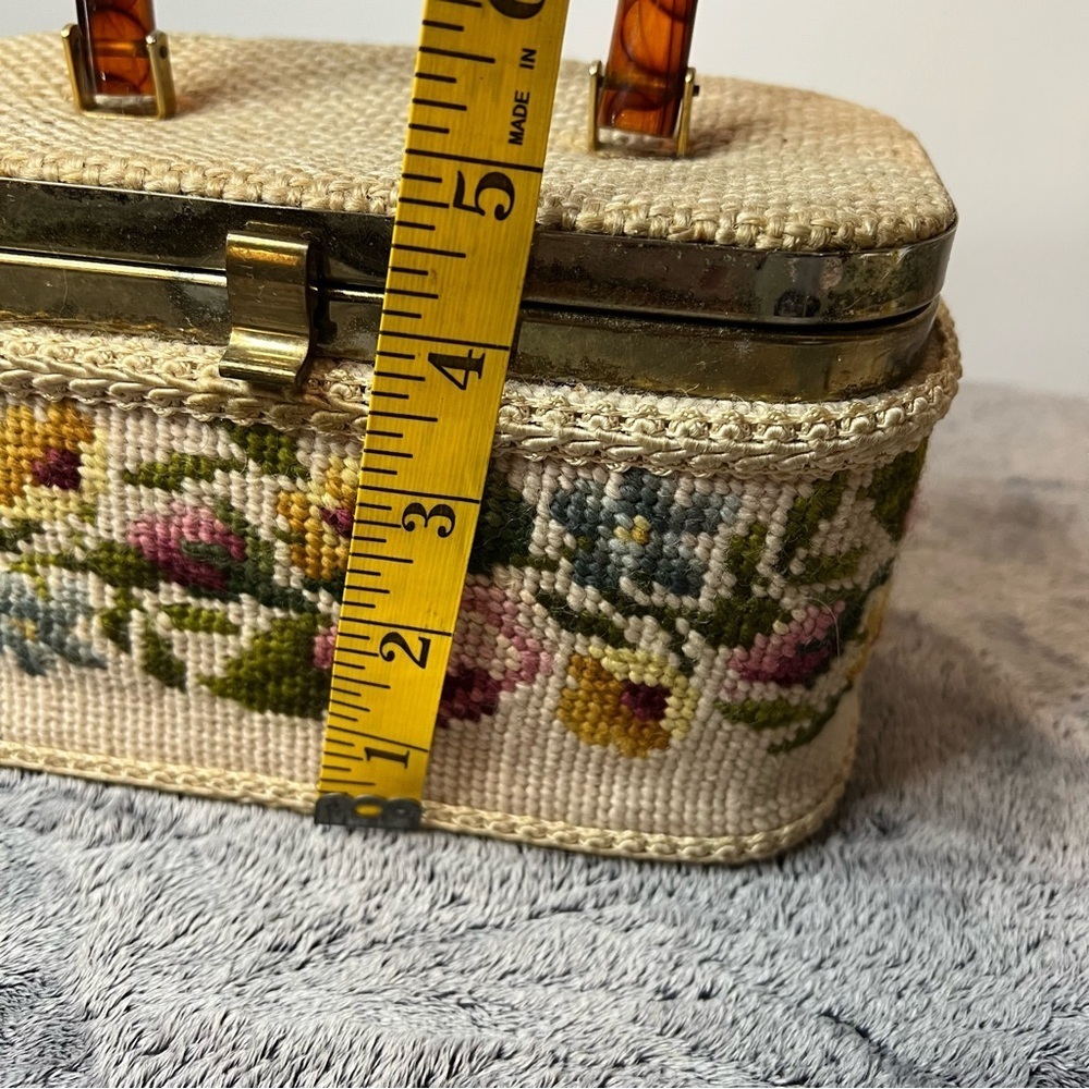 Vintage JR Florida Embroidered Floral Box Purse Lucite Handle - Picture 3 of 13